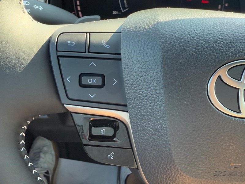 Toyota Camry Vehicle Image 12