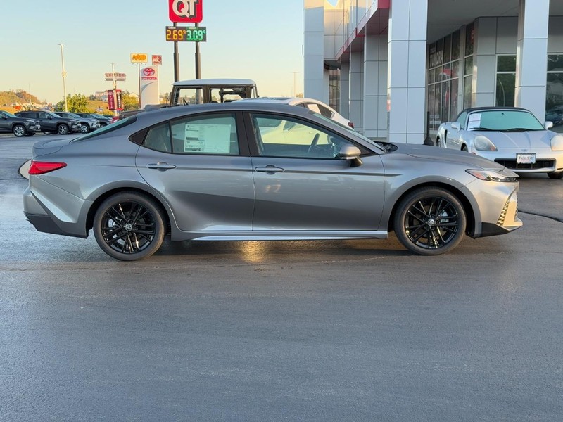 Toyota Camry Vehicle Image 2