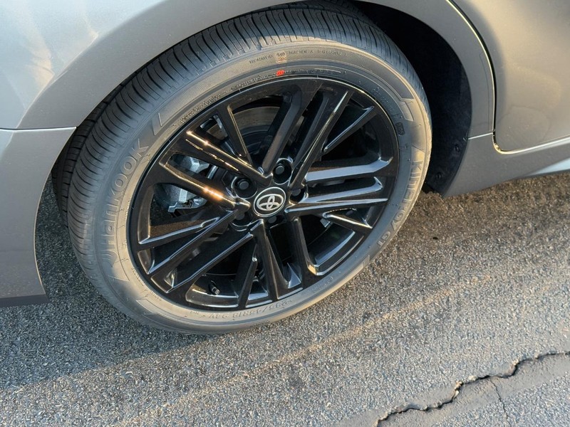 Toyota Camry Vehicle Image 5