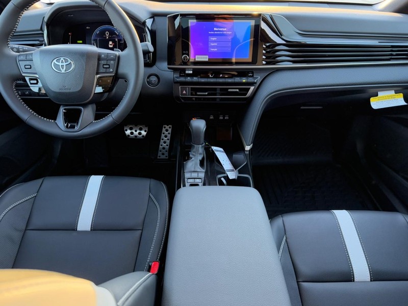 Toyota Camry Vehicle Image 7