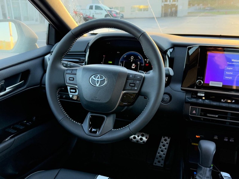 Toyota Camry Vehicle Image 8