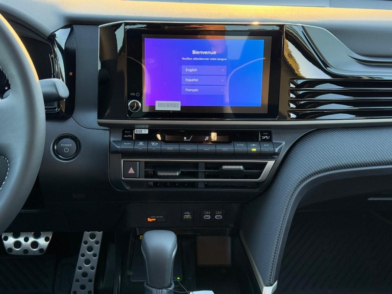 Toyota Camry Vehicle Image 9