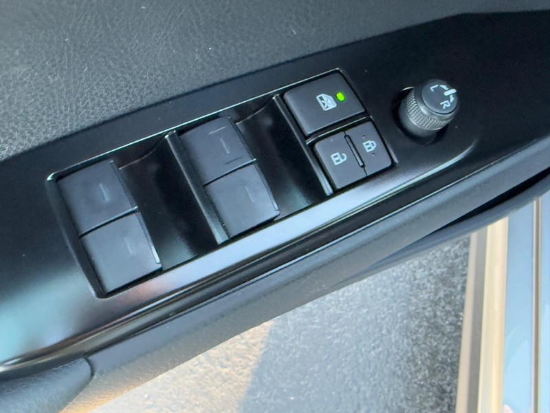 Toyota Camry Vehicle Image 10