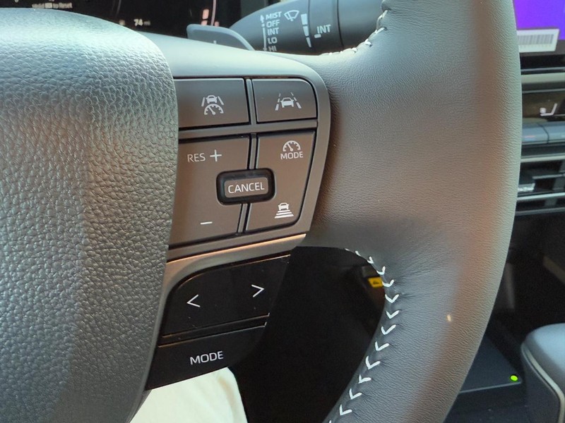 Toyota Camry Vehicle Image 13