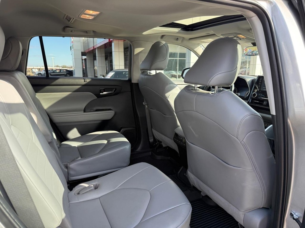Toyota Highlander Vehicle Image 11