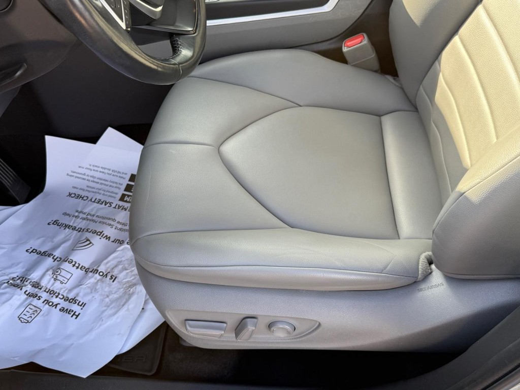 Toyota Highlander Vehicle Image 16