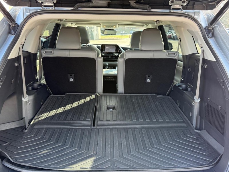 Toyota Highlander Vehicle Image 4