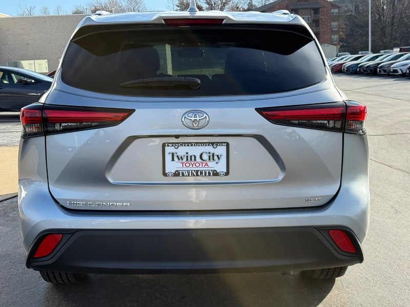 Toyota Highlander Vehicle Image 5