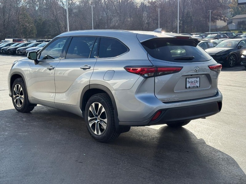 Toyota Highlander Vehicle Image 7