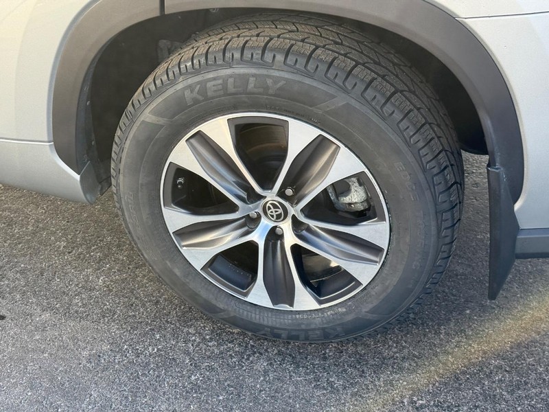 Toyota Highlander Vehicle Image 8