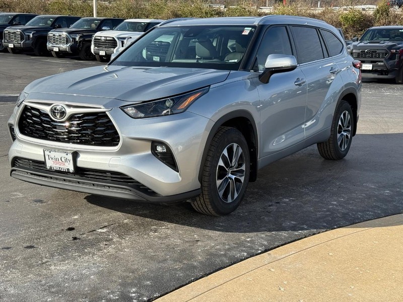 Toyota Highlander Vehicle Image 9