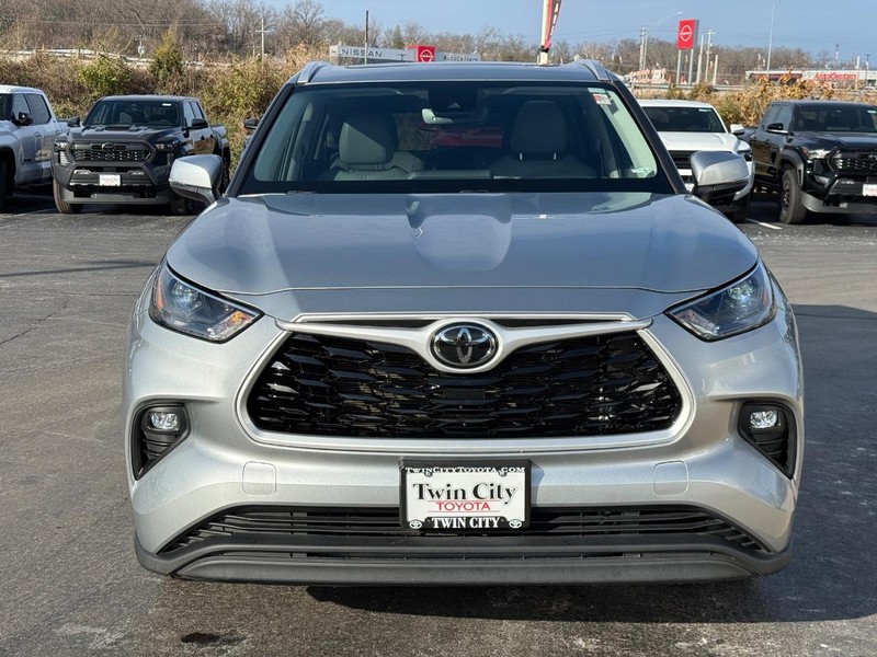 Toyota Highlander Vehicle Image 10