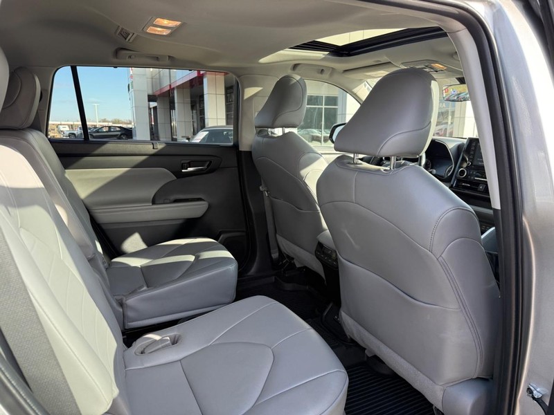 Toyota Highlander Vehicle Image 11