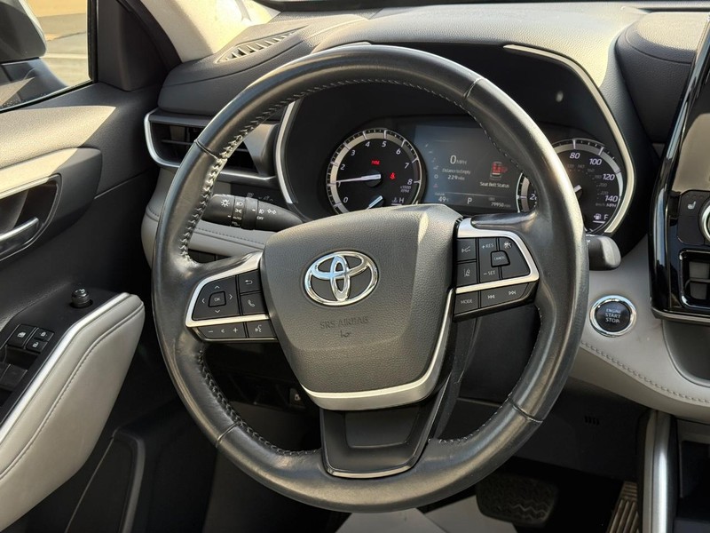 Toyota Highlander Vehicle Image 13