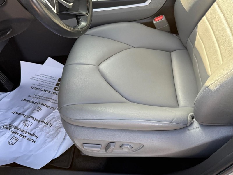 Toyota Highlander Vehicle Image 16