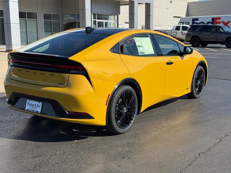 Toyota Prius Vehicle Image 3