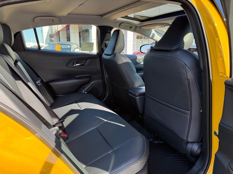 Toyota Prius Vehicle Image 6