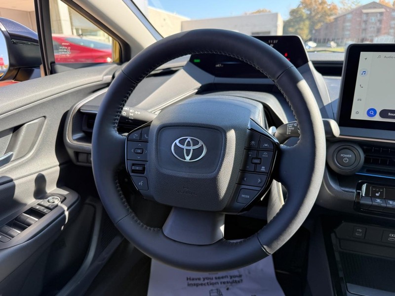 Toyota Prius Vehicle Image 8