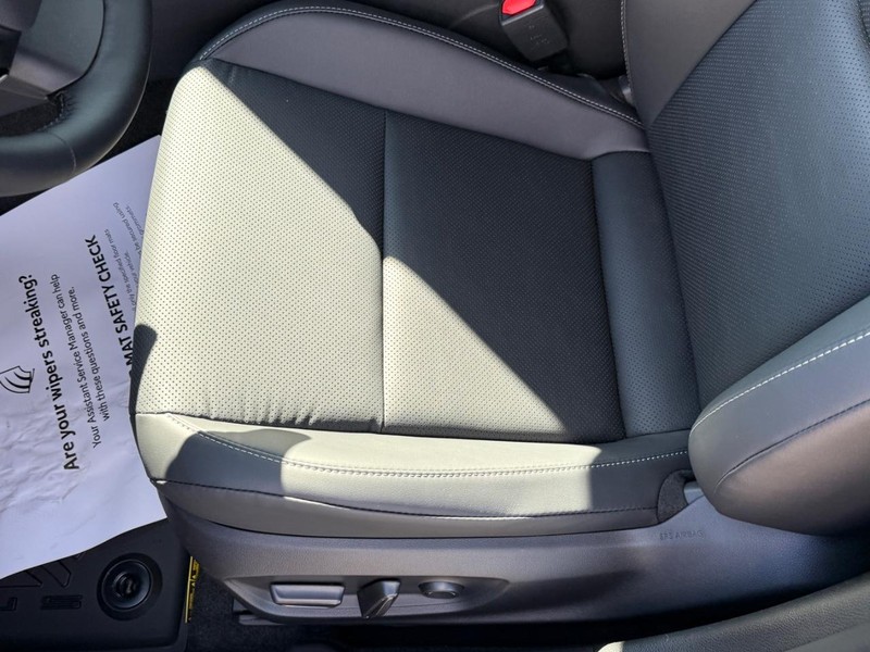 Toyota Prius Vehicle Image 11