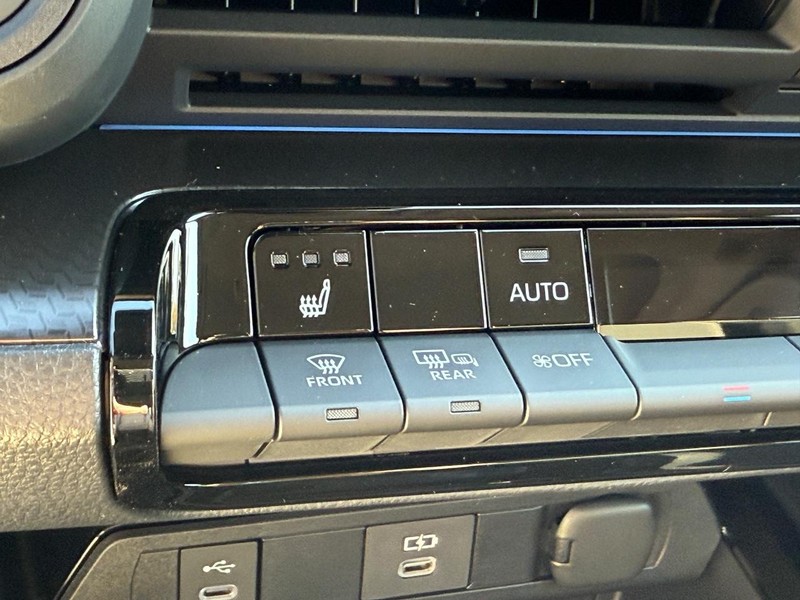 Toyota Prius Vehicle Image 17