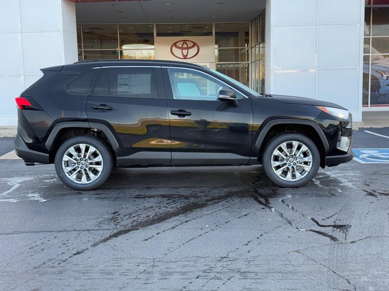 Toyota RAV4 Vehicle Image 2