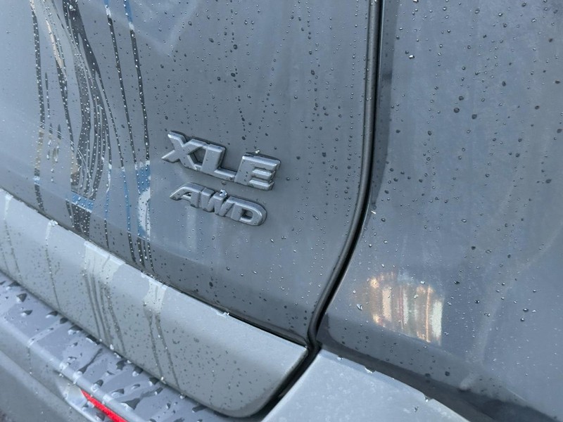 Toyota RAV4 Vehicle Image 4