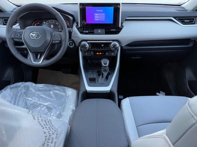 Toyota RAV4 Vehicle Image 7