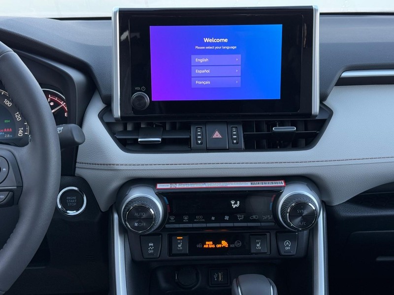 Toyota RAV4 Vehicle Image 9