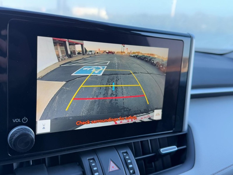 Toyota RAV4 Vehicle Image 15