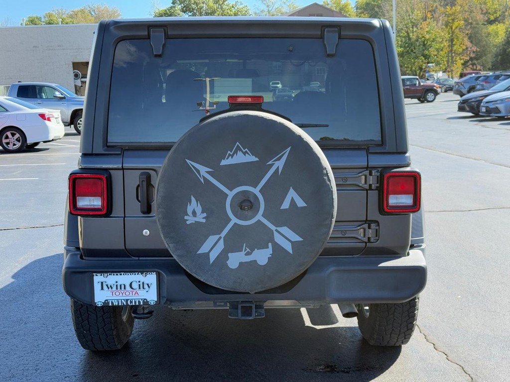 Jeep Wrangler Vehicle Image 4