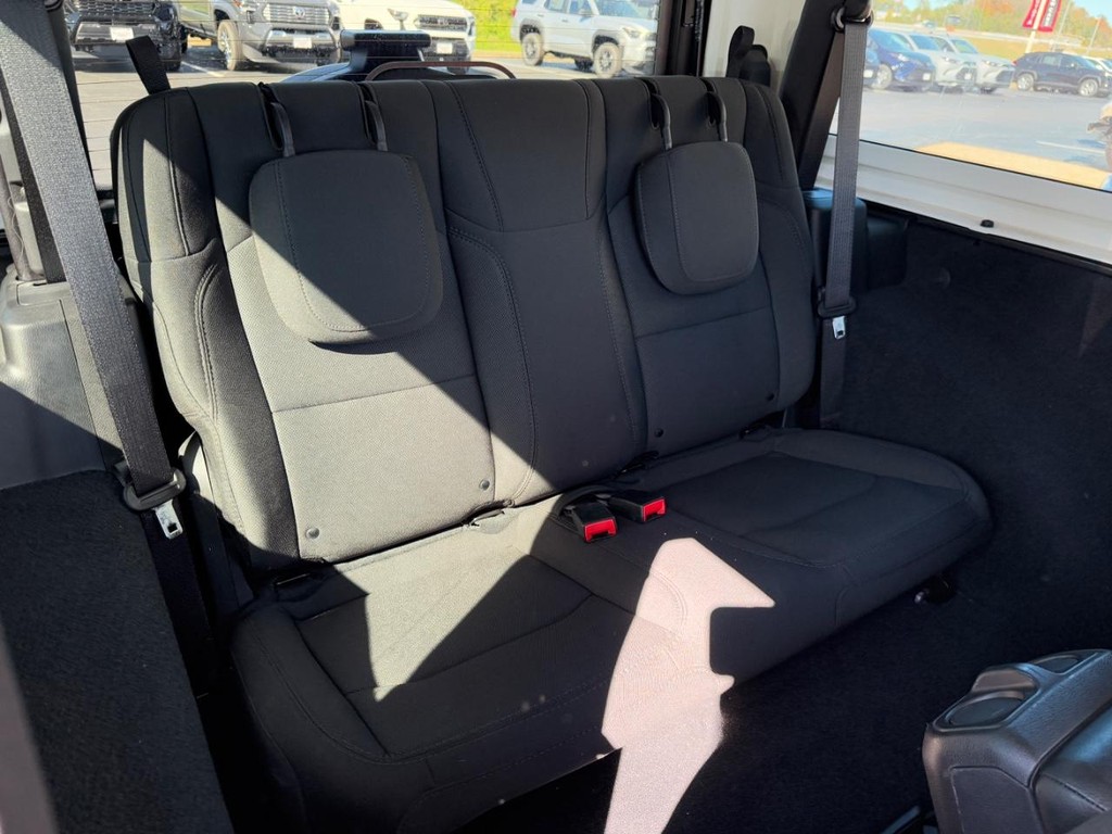 Jeep Wrangler Vehicle Image 9