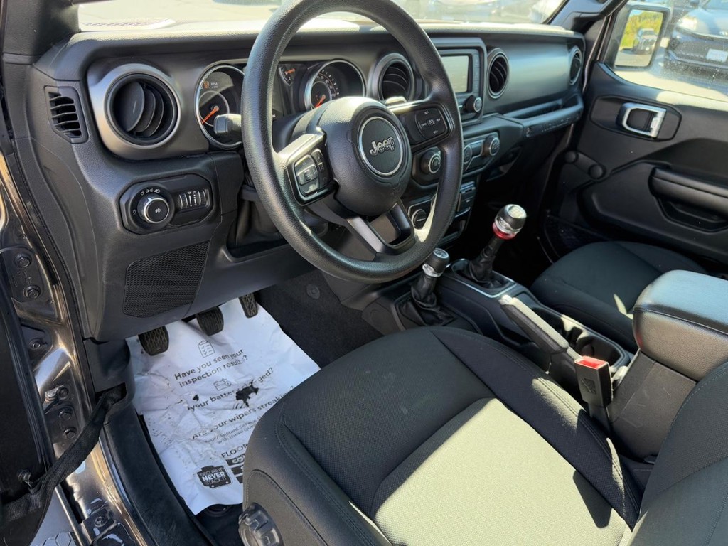 Jeep Wrangler Vehicle Image 11