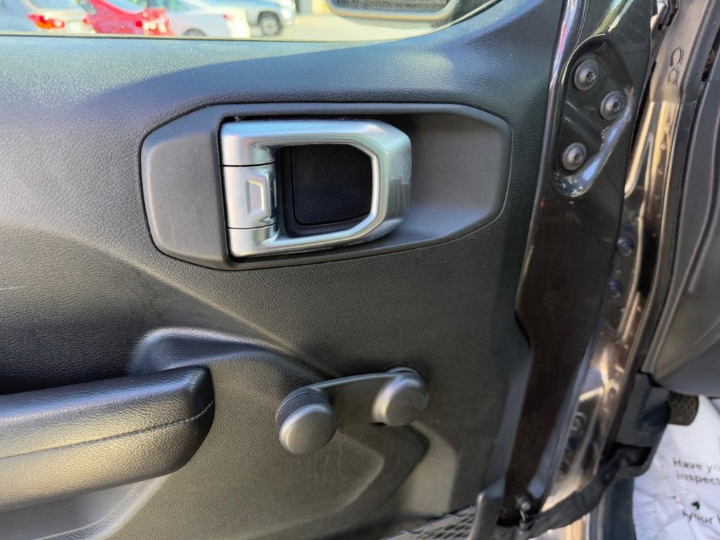 Jeep Wrangler Vehicle Image 12