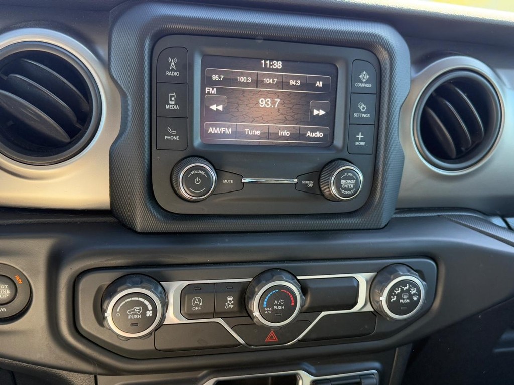 Jeep Wrangler Vehicle Image 18