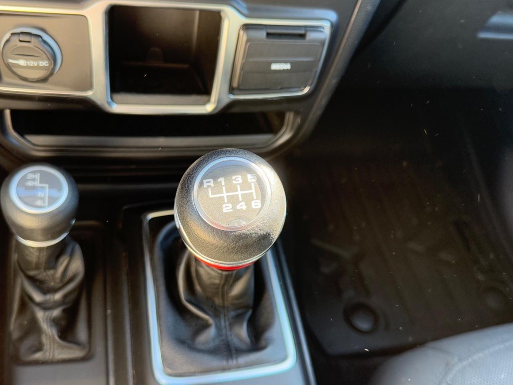 Jeep Wrangler Vehicle Image 19