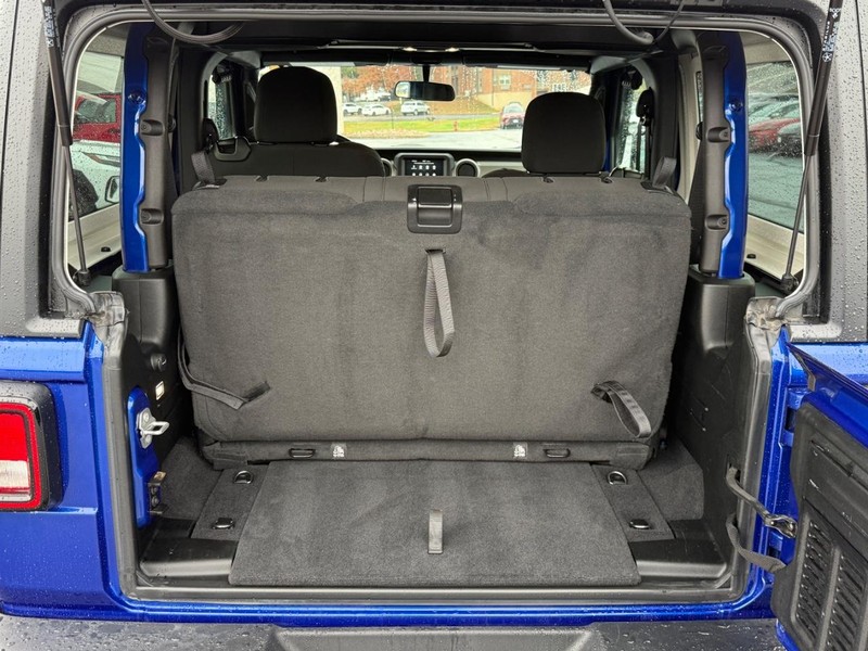 Jeep Wrangler Vehicle Image 4