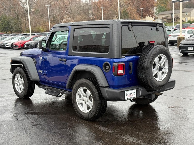 Jeep Wrangler Vehicle Image 6