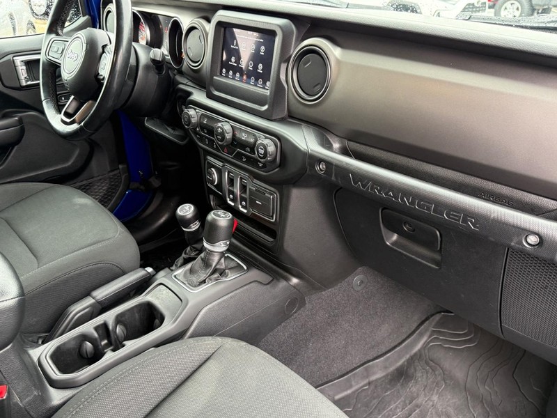 Jeep Wrangler Vehicle Image 11