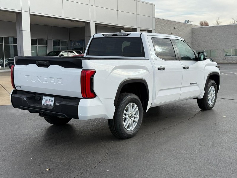 Toyota Tundra 4WD Vehicle Image 3