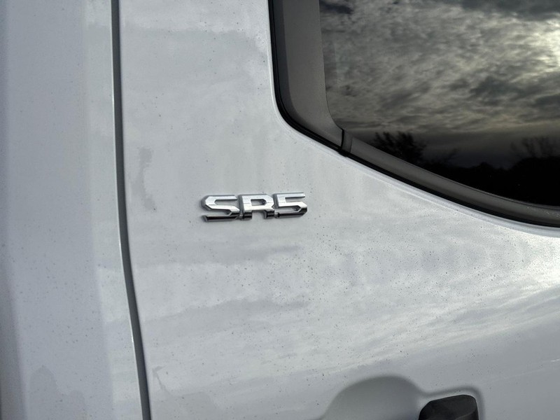 Toyota Tundra 4WD Vehicle Image 5