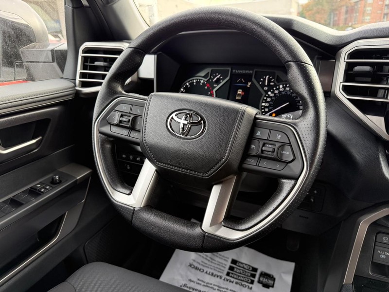 Toyota Tundra 4WD Vehicle Image 8