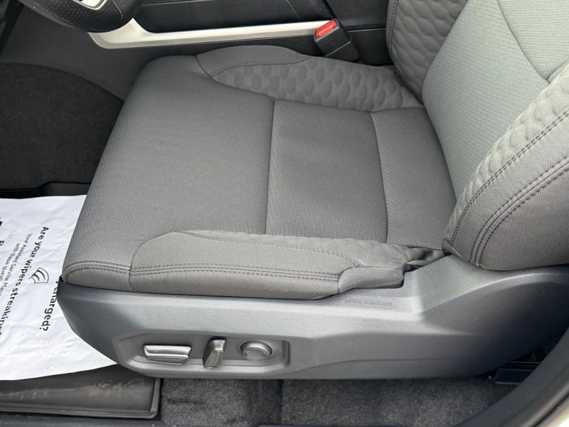 Toyota Tundra 4WD Vehicle Image 11