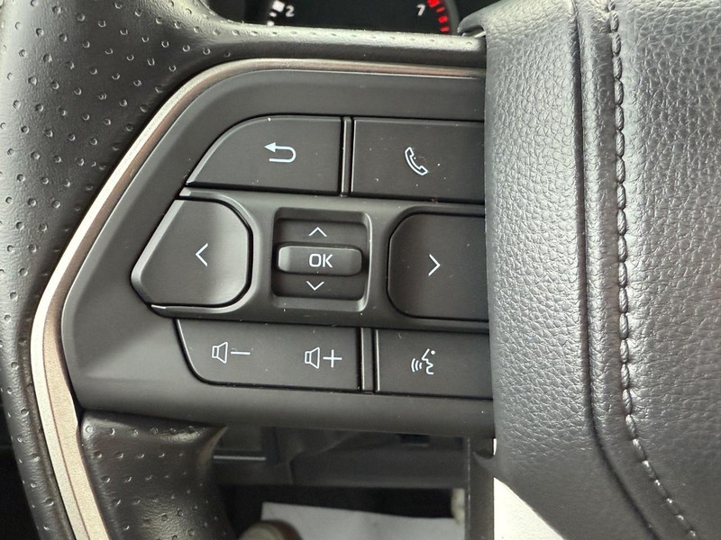 Toyota Tundra 4WD Vehicle Image 13