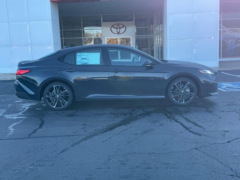 Toyota Camry Vehicle Image 2