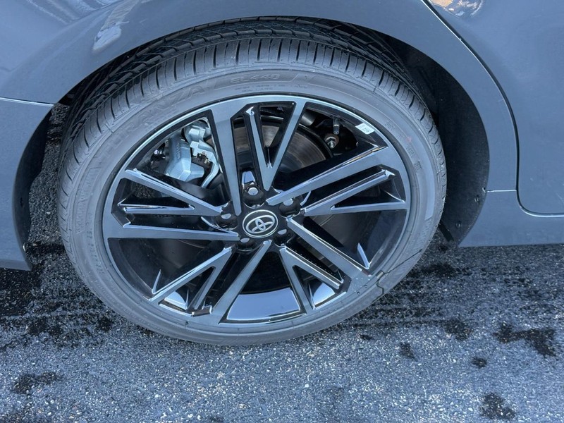 Toyota Camry Vehicle Image 5