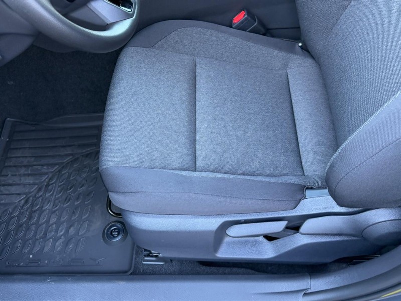 Toyota Camry Vehicle Image 11