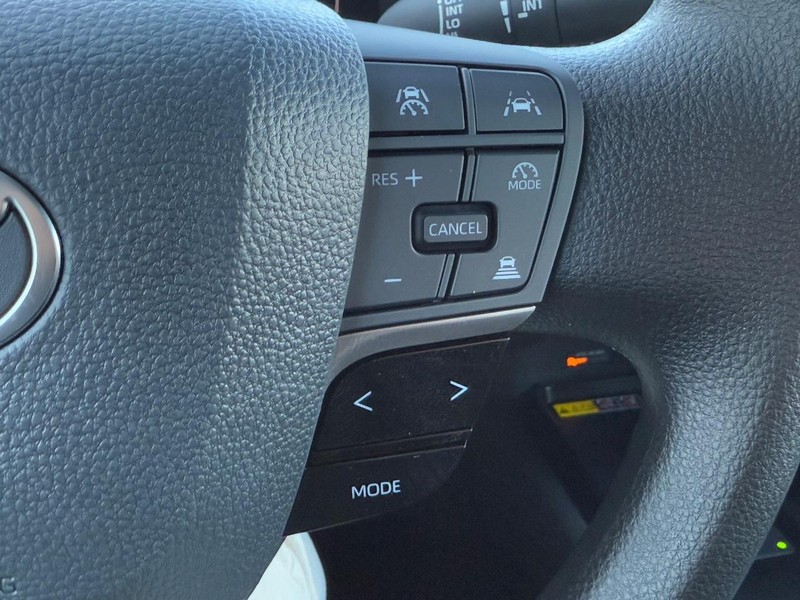 Toyota Camry Vehicle Image 13