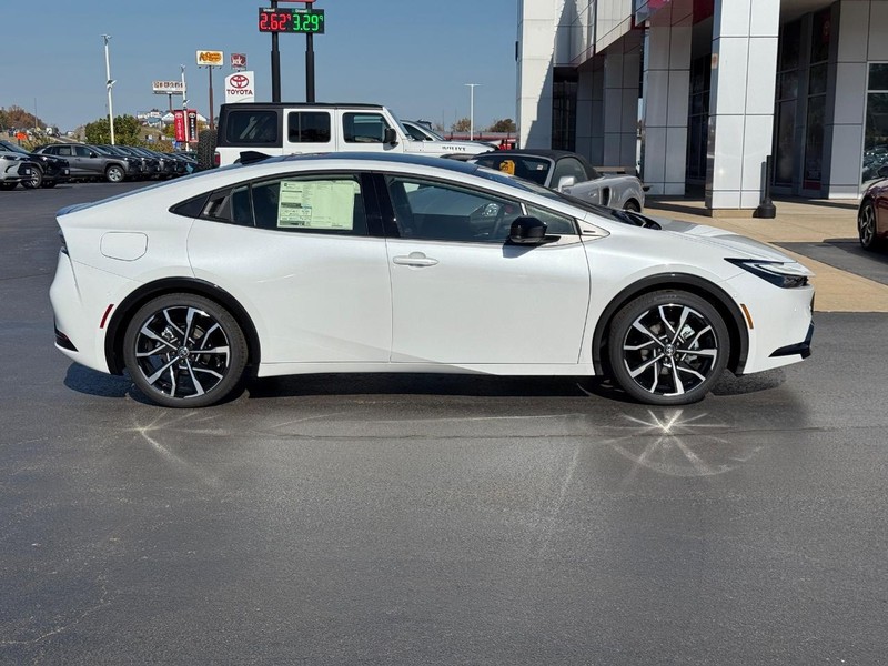 Toyota Prius Plug-In Hybrid Vehicle Image 2