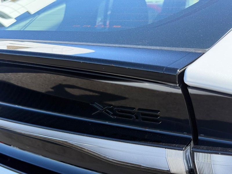 Toyota Prius Plug-In Hybrid Vehicle Image 4