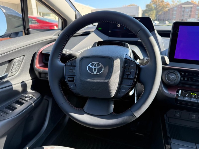 Toyota Prius Plug-In Hybrid Vehicle Image 8